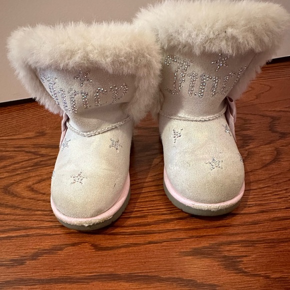 Juicy Couture furry boots lavender color size 7 toddler - Picture 1 of 3